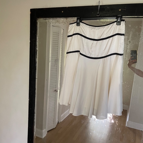 Theory white and black skirt size 6 - Picture 2 of 6